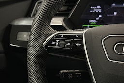 sininen Audi e-tron 2022 kuva 15.