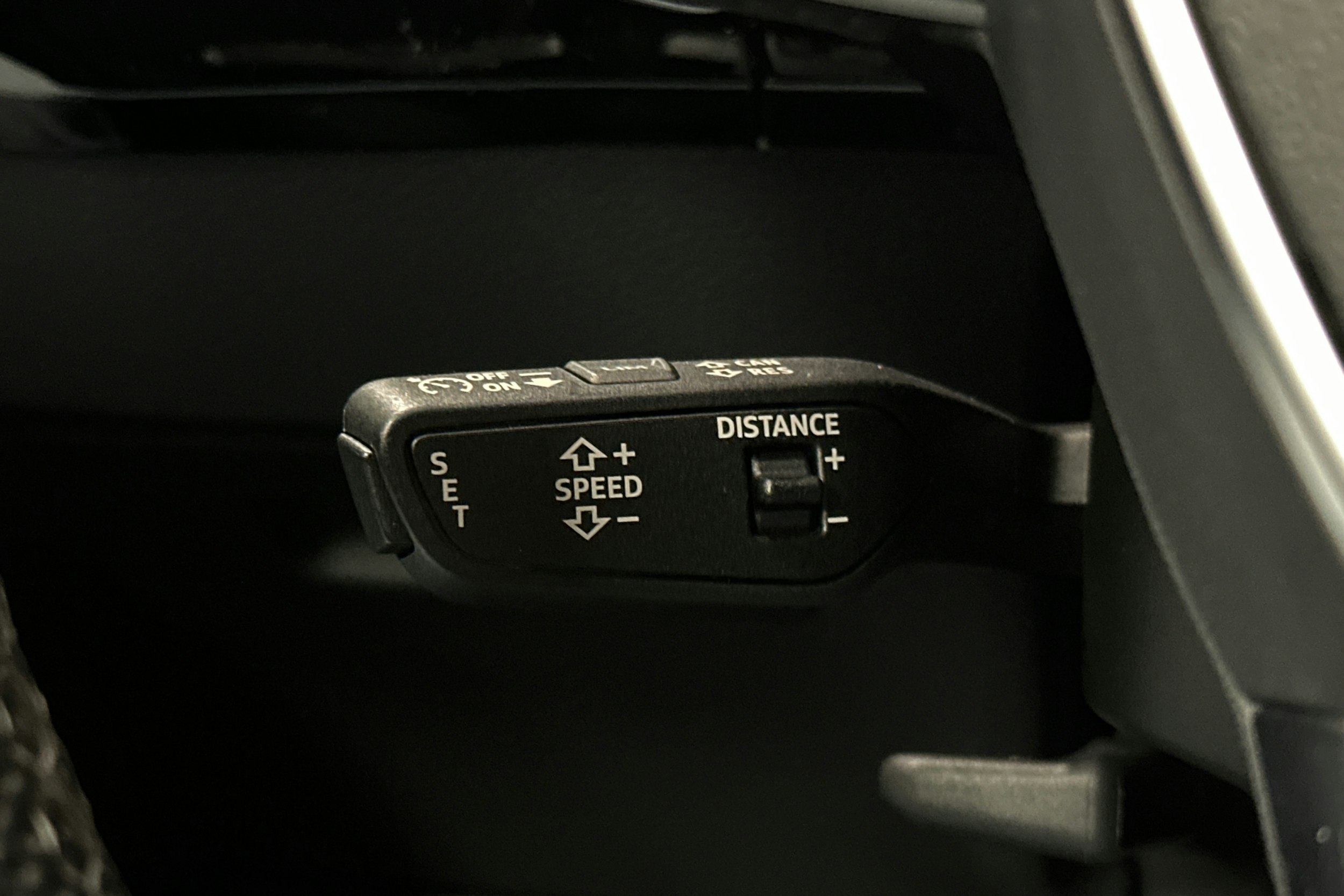 sininen Audi e-tron 2022 kuva 17.