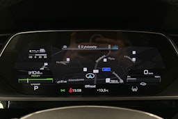 sininen Audi e-tron 2022 kuva 18.