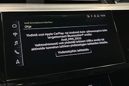 sininen Audi e-tron 2022 kuva 20.