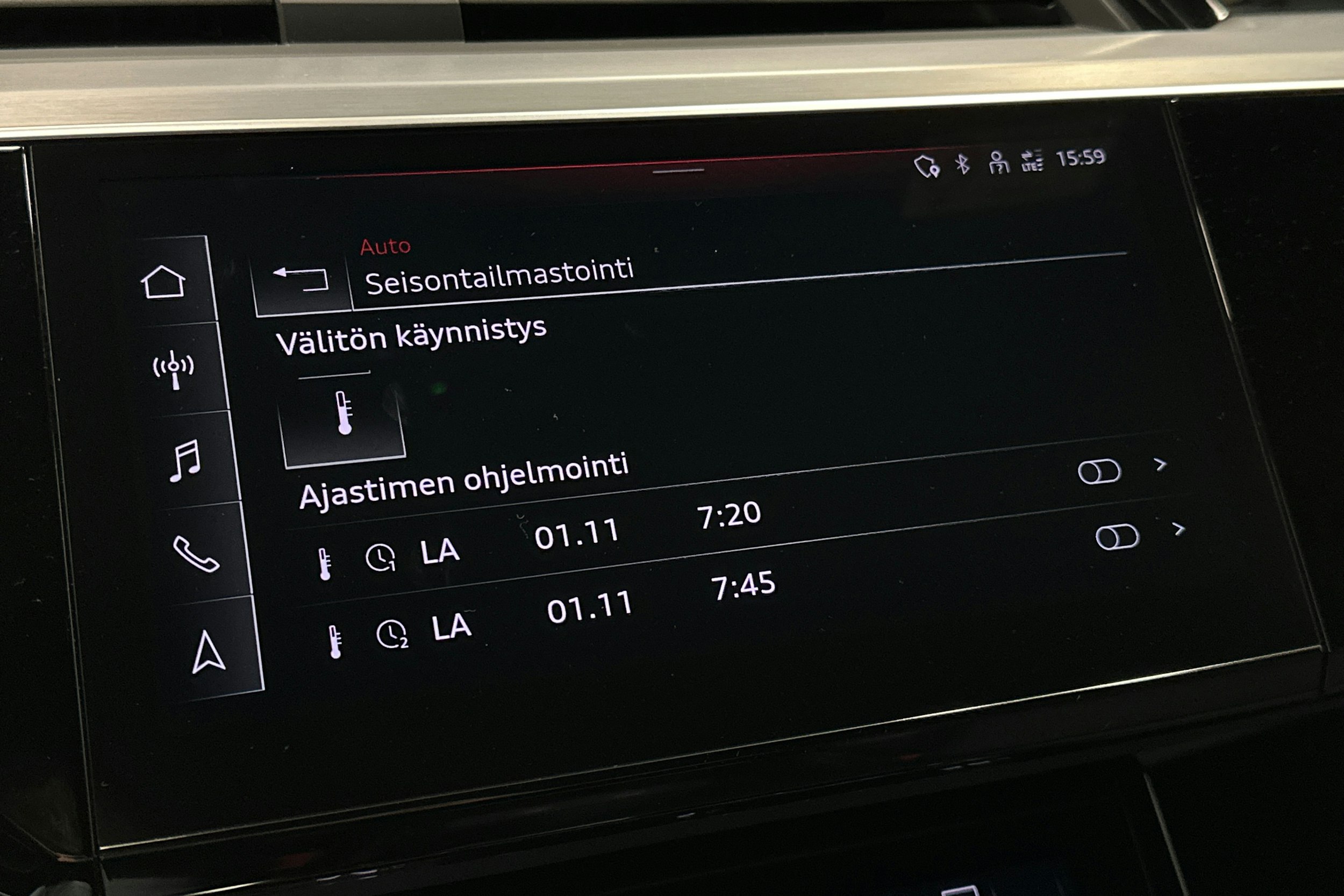 sininen Audi e-tron 2022 kuva 22.