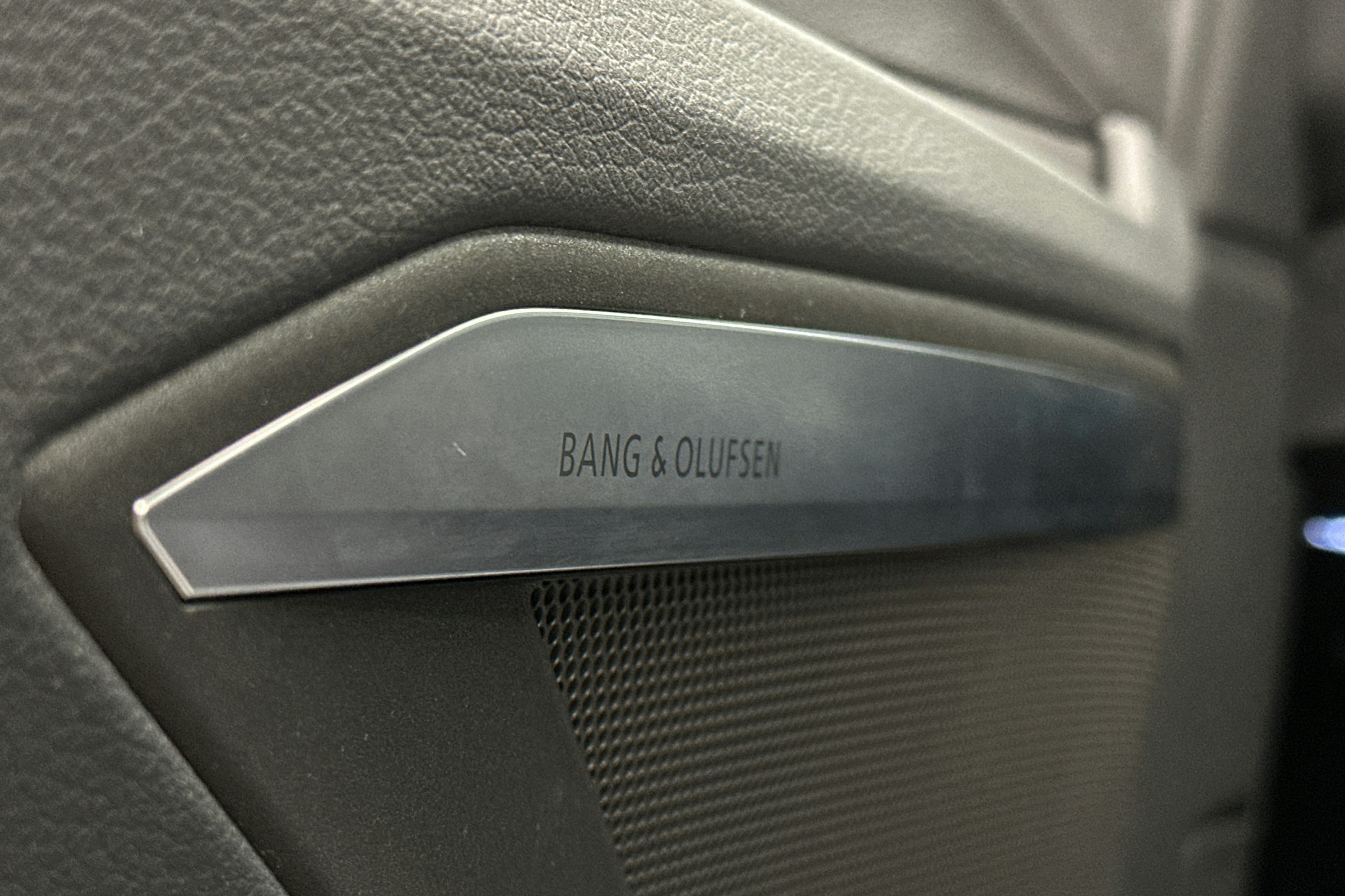 sininen Audi e-tron 2022 kuva 28.