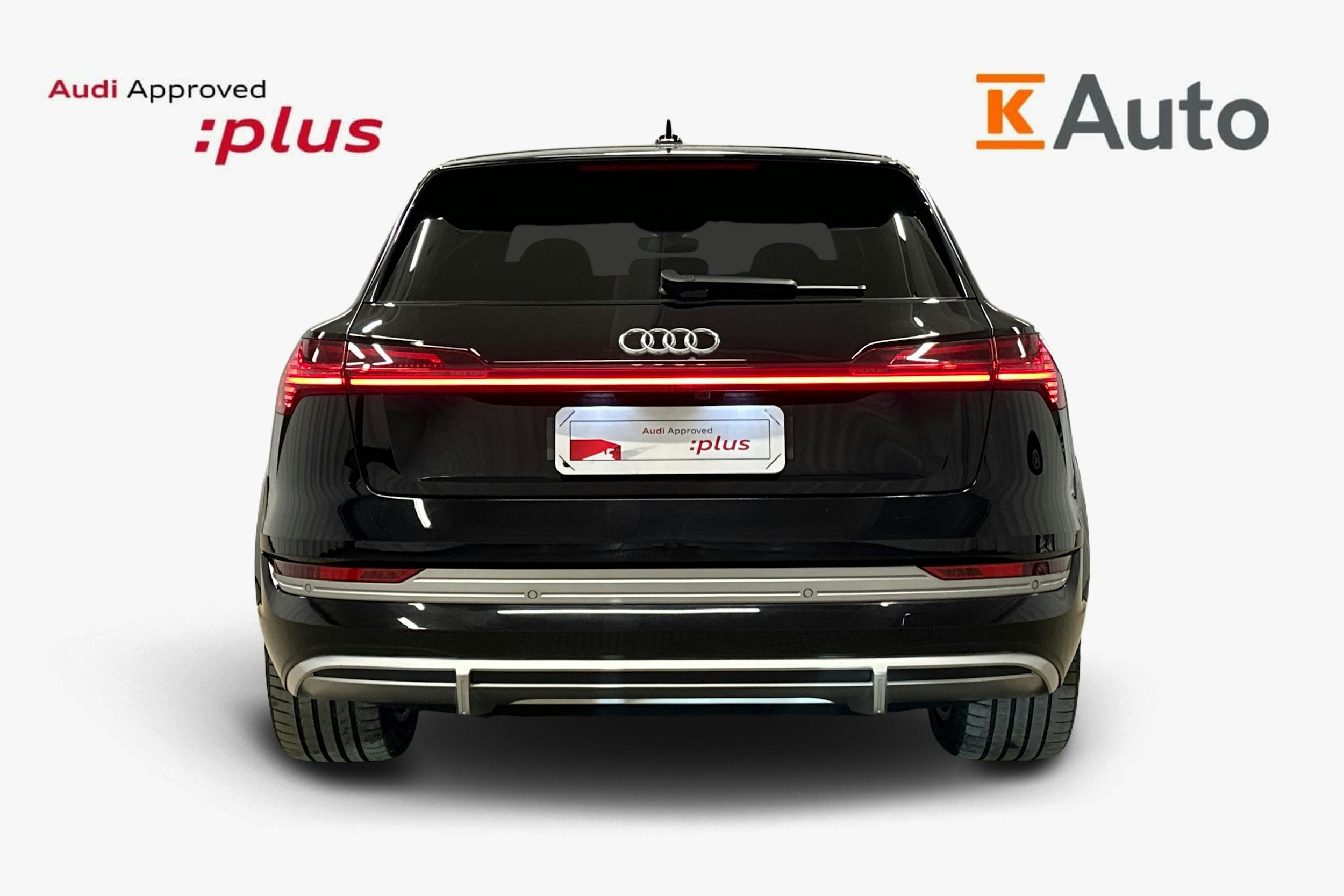 musta Audi e-tron 2022 kuva 3.