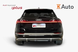 musta Audi e-tron 2022 kuva 3.