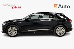 musta Audi e-tron 2022 kuva 6.