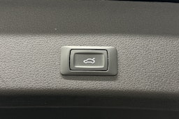 musta Audi e-tron 2022 kuva 14.