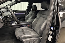 musta Audi e-tron 2022 kuva 15.