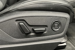 musta Audi e-tron 2022 kuva 17.