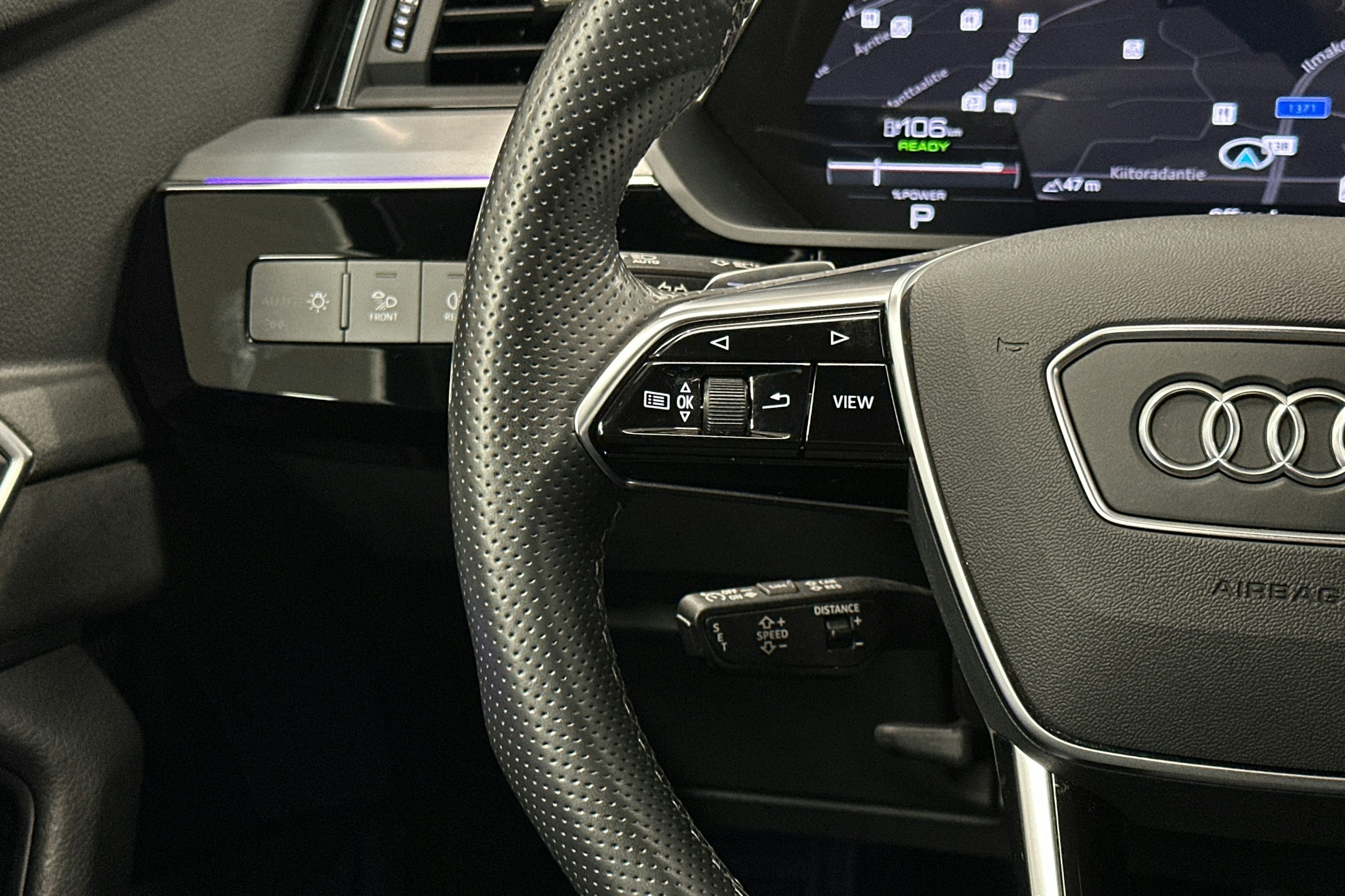 musta Audi e-tron 2022 kuva 19.