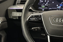 musta Audi e-tron 2022 kuva 19.