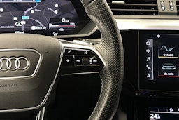 musta Audi e-tron 2022 kuva 20.