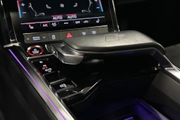 musta Audi e-tron 2022 kuva 23.