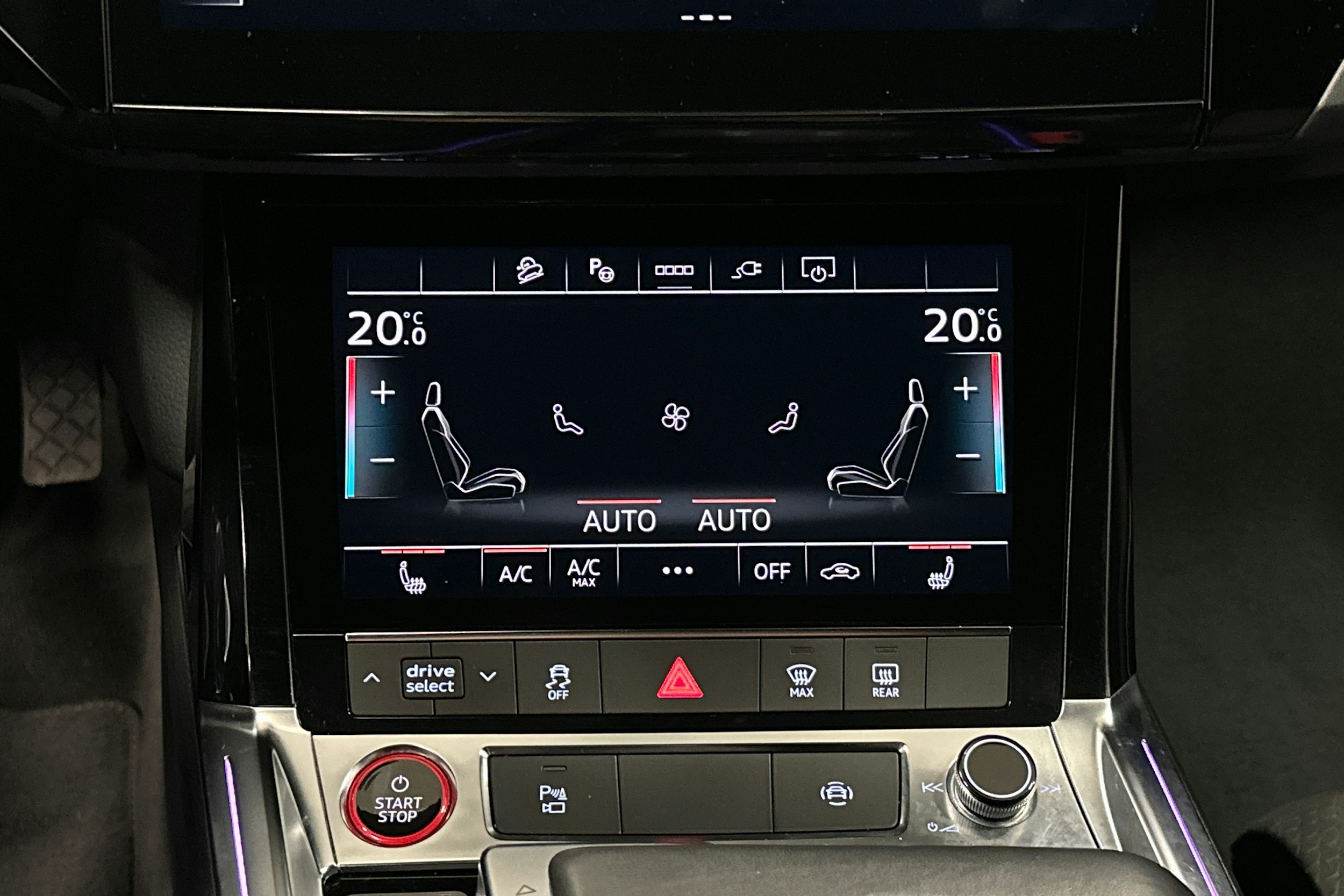 musta Audi e-tron 2022 kuva 24.