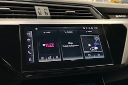 musta Audi e-tron 2022 kuva 25.