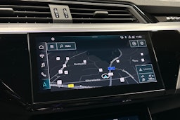 musta Audi e-tron 2022 kuva 27.