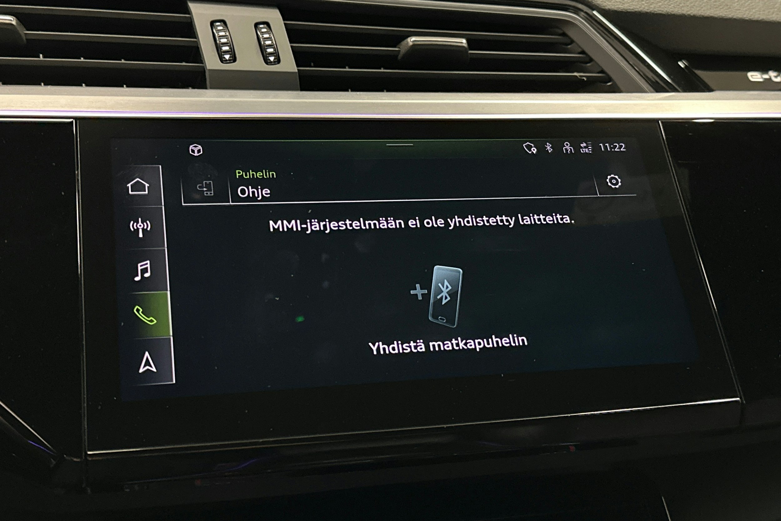 musta Audi e-tron 2022 kuva 28.