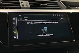 musta Audi e-tron 2022 kuva 28.