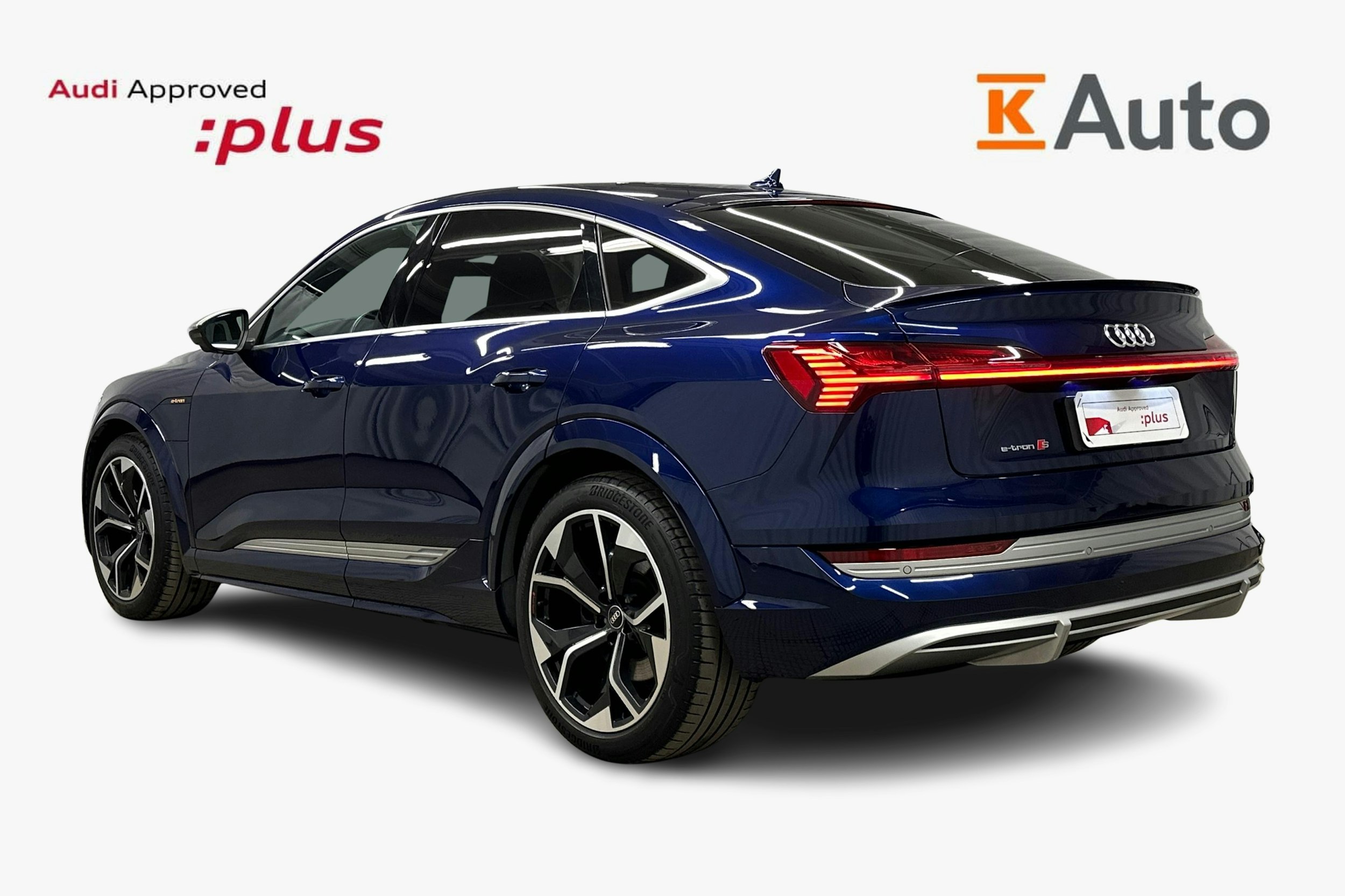 sininen Audi e-tron 2022 kuva 2.