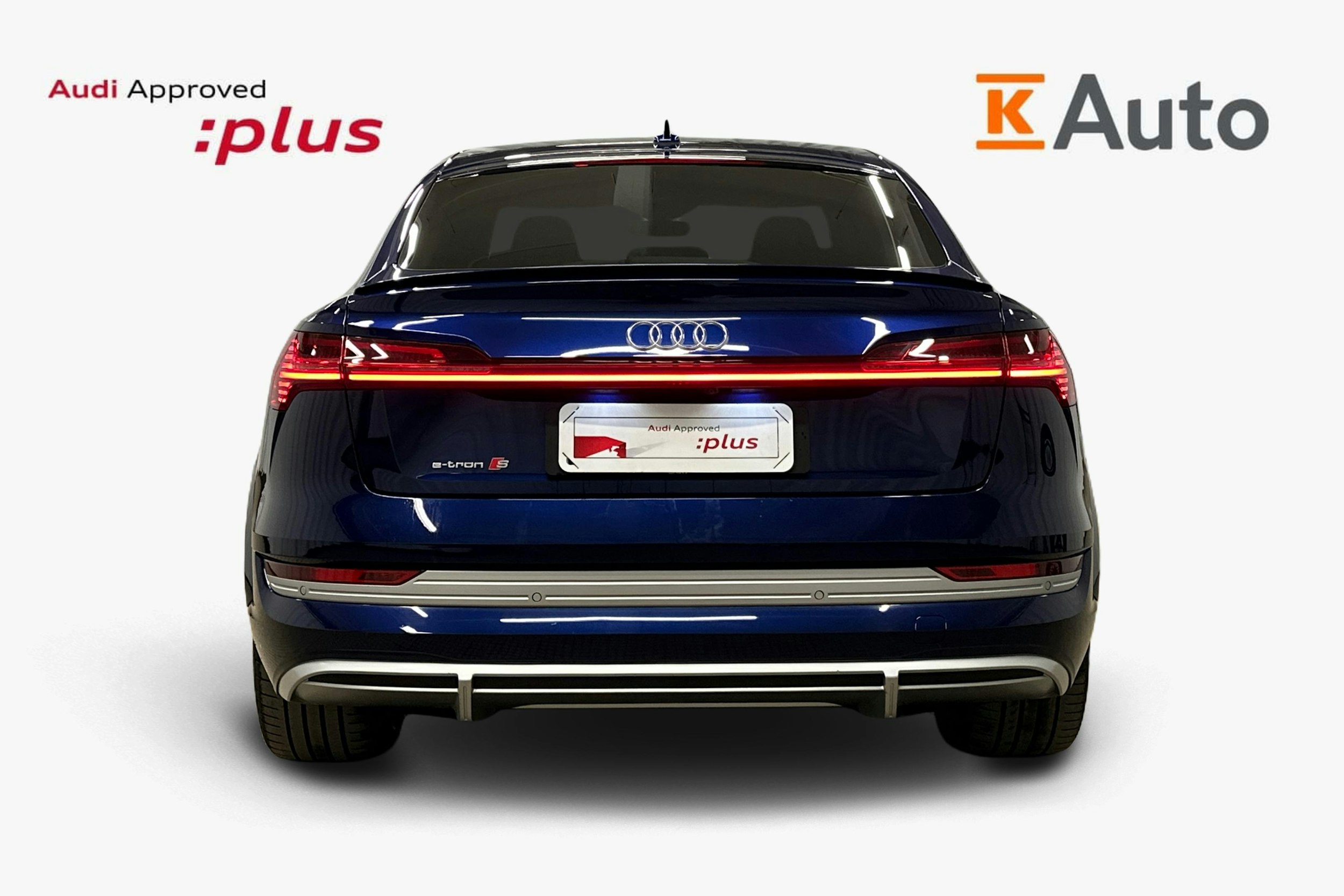 sininen Audi e-tron 2022 kuva 3.