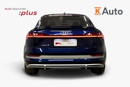 sininen Audi e-tron 2022 kuva 3.