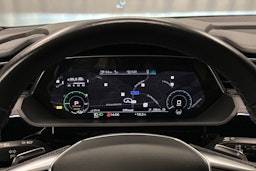 sininen Audi e-tron 2022 kuva 15.