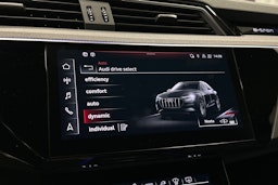 sininen Audi e-tron 2022 kuva 19.