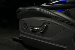 sininen Audi e-tron 2022 kuva 28.