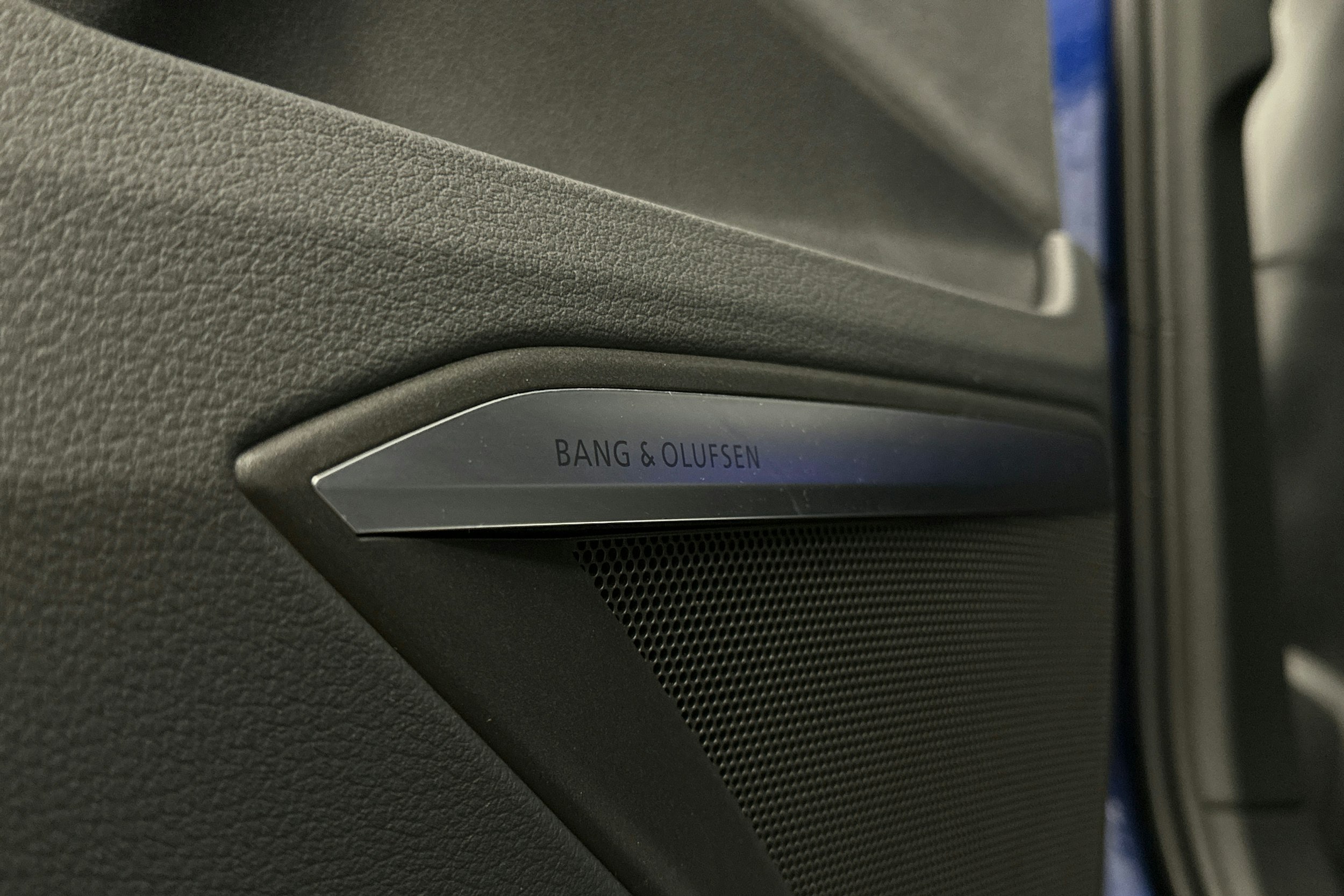 sininen Audi e-tron 2022 kuva 29.