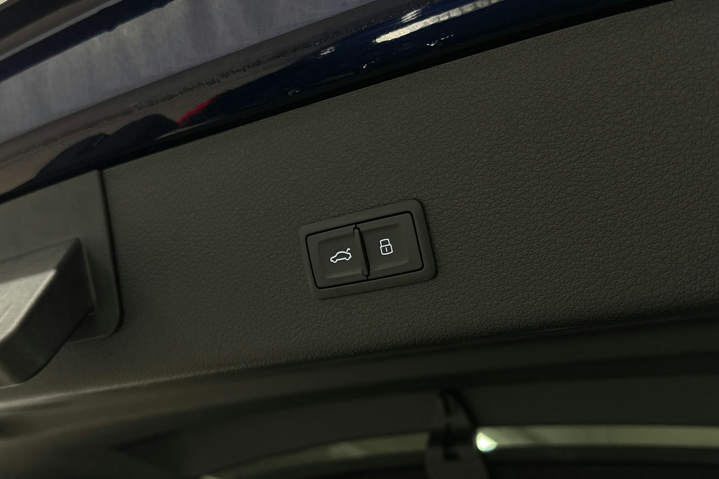 sininen Audi e-tron 2022 kuva 31.