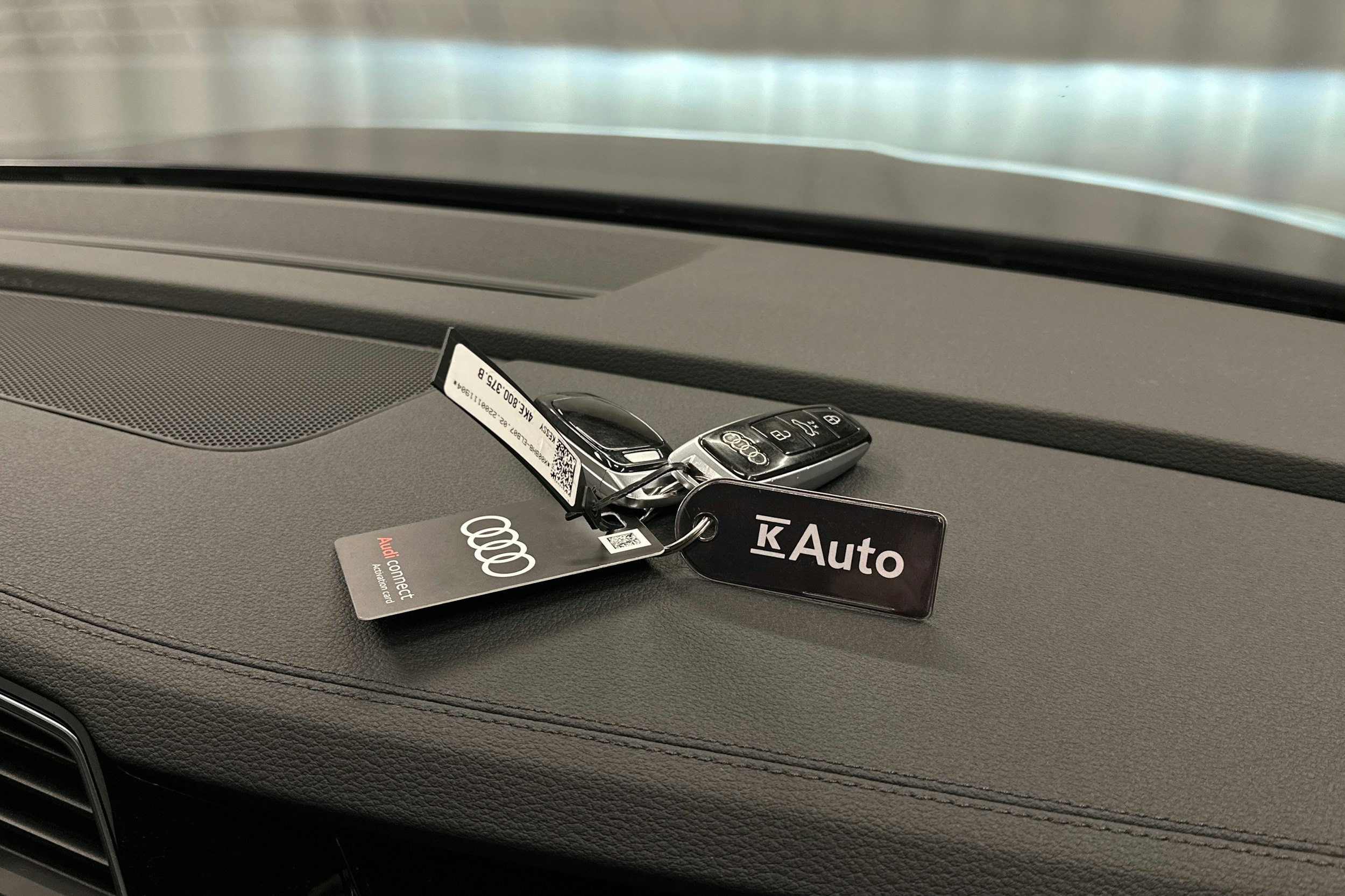 sininen Audi e-tron 2022 kuva 32.