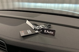 sininen Audi e-tron 2022 kuva 32.