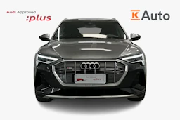 harmaa Audi e-tron 2022 kuva 4.