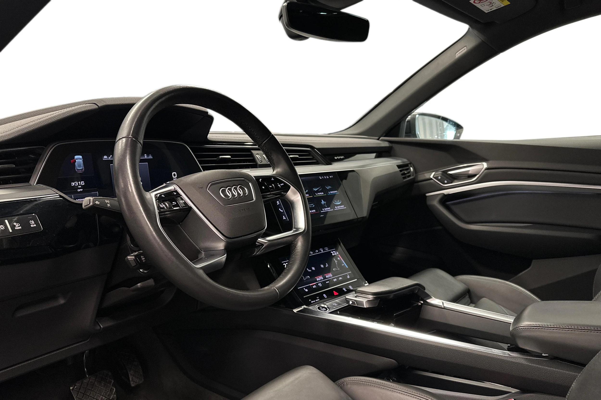 harmaa Audi e-tron 2022 kuva 6.