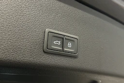 harmaa Audi e-tron 2022 kuva 12.