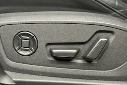 harmaa Audi e-tron 2022 kuva 15.