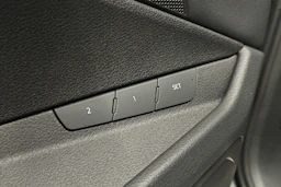 harmaa Audi e-tron 2022 kuva 16.