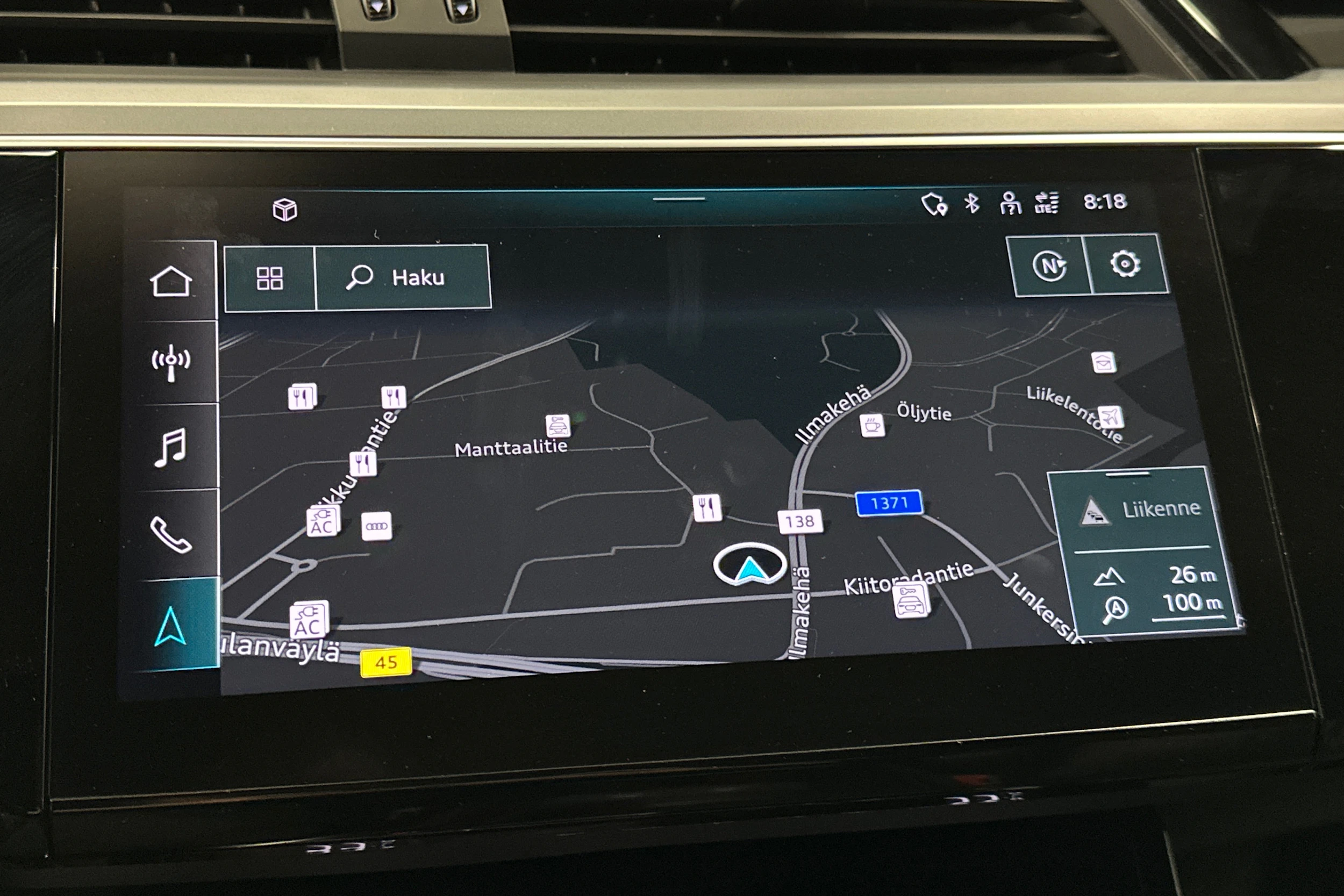harmaa Audi e-tron 2022 kuva 23.
