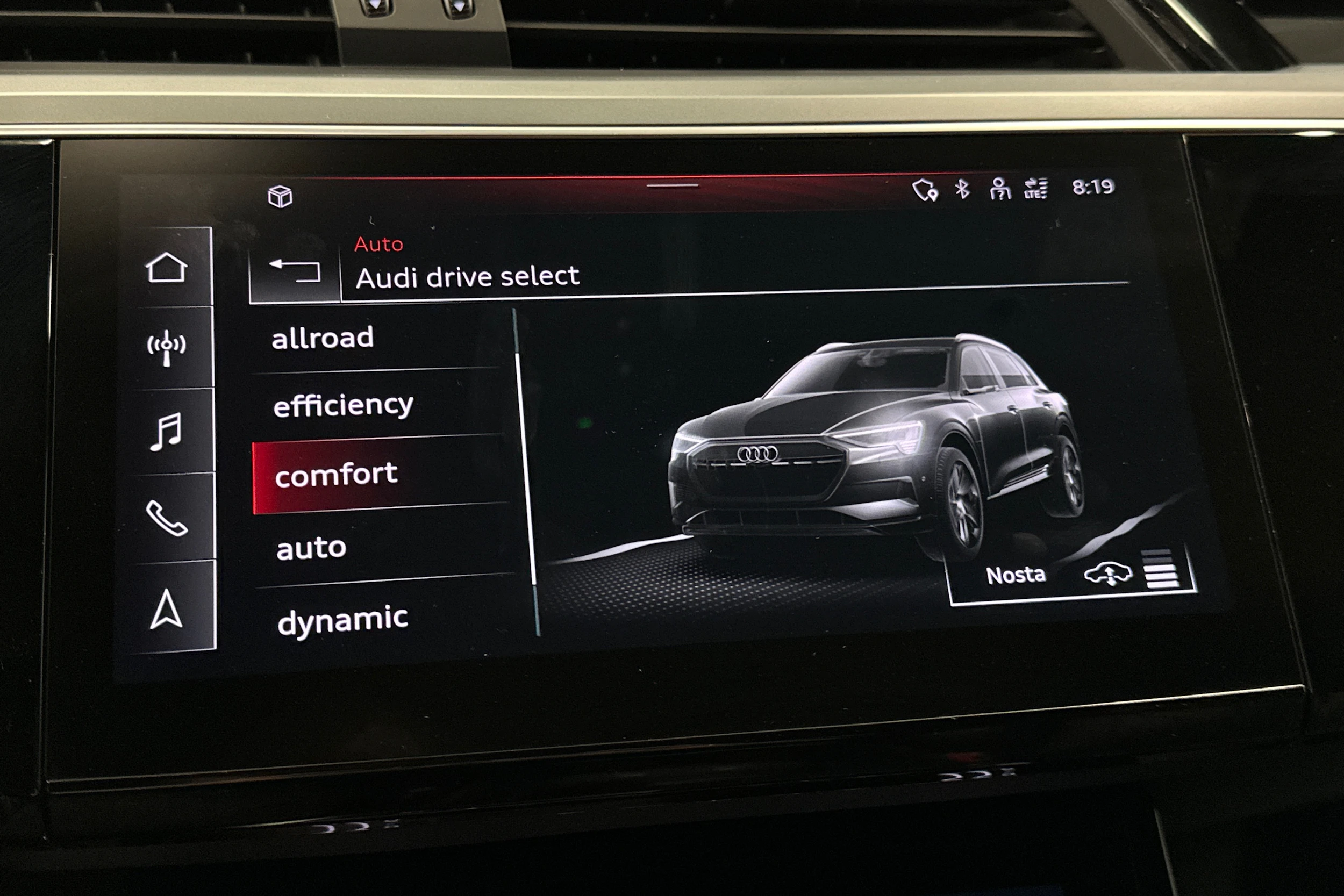 harmaa Audi e-tron 2022 kuva 25.