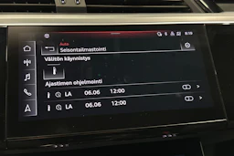 harmaa Audi e-tron 2022 kuva 26.