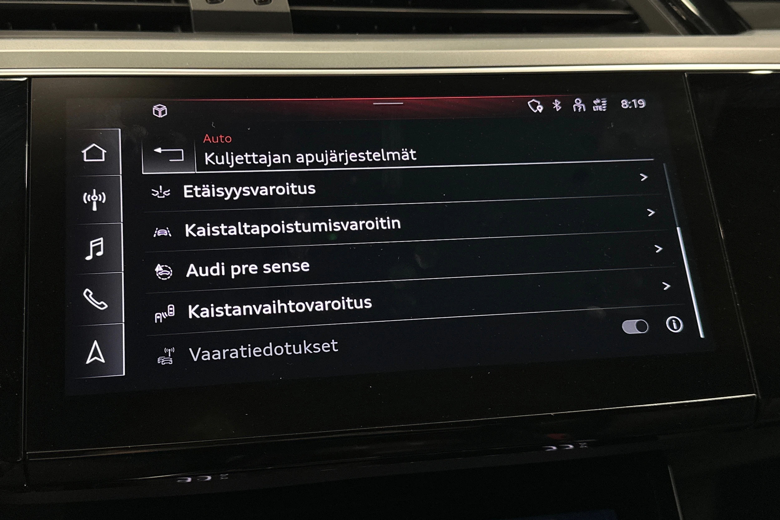 harmaa Audi e-tron 2022 kuva 28.