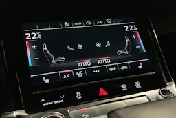 harmaa Audi e-tron 2022 kuva 30.