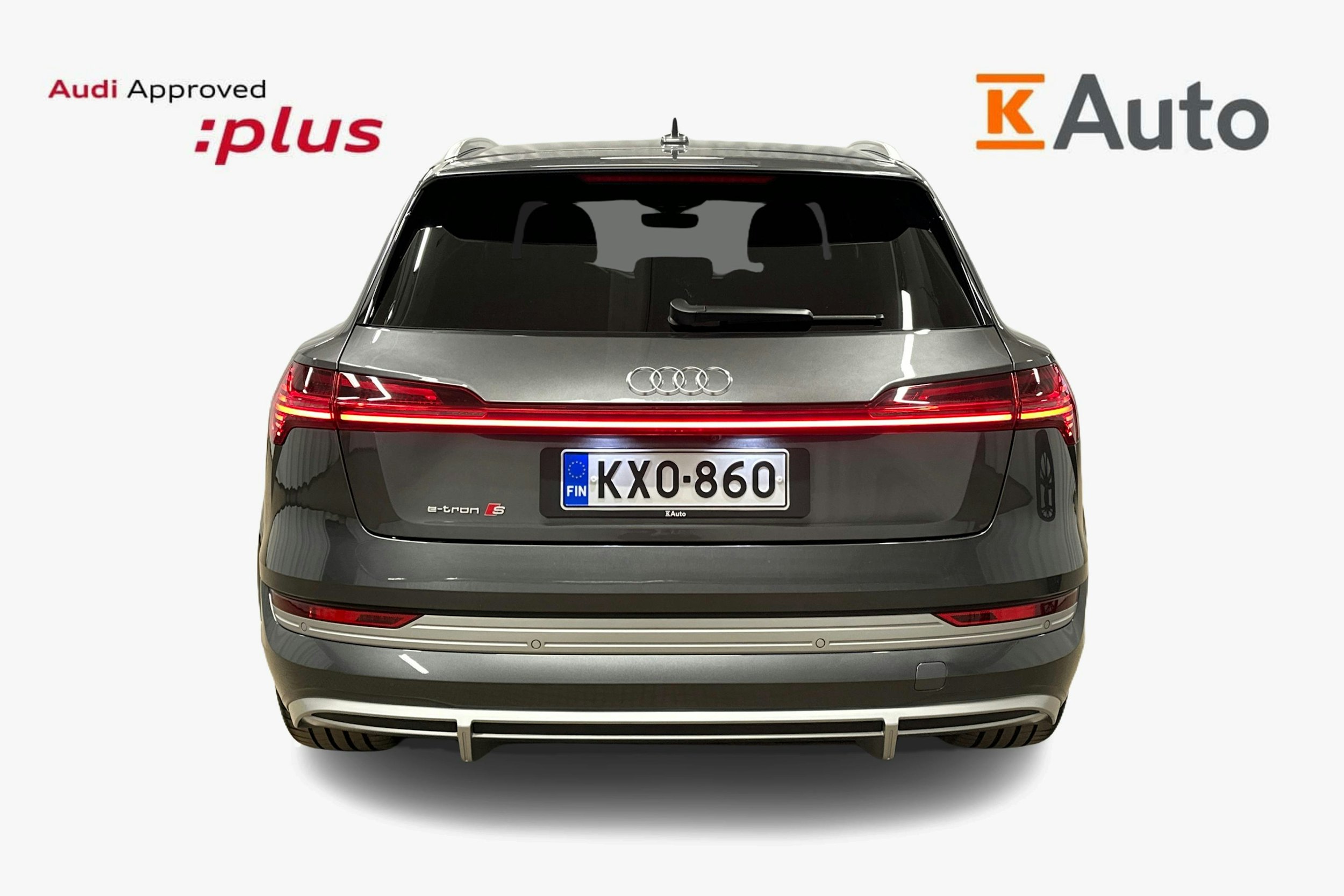 harmaa Audi e-tron 2022 kuva 3.