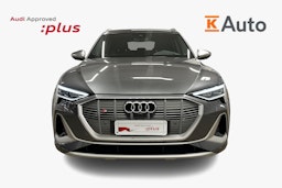 harmaa Audi e-tron 2022 kuva 5.