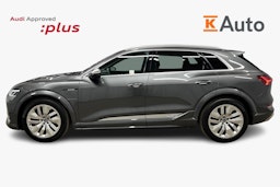 harmaa Audi e-tron 2022 kuva 6.