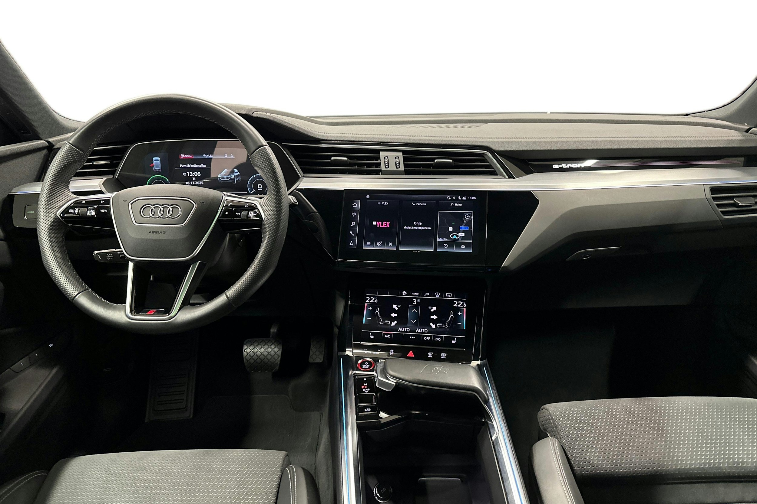 harmaa Audi e-tron 2022 kuva 9.