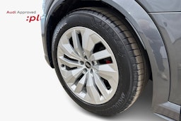 harmaa Audi e-tron 2022 kuva 11.