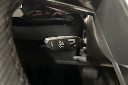 harmaa Audi e-tron 2022 kuva 15.