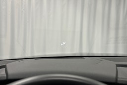 harmaa Audi e-tron 2022 kuva 18.