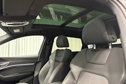 harmaa Audi e-tron 2022 kuva 31.