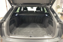 harmaa Audi e-tron 2022 kuva 32.